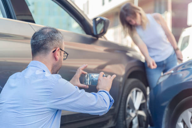 Professional Auto Insurance technician working in Cloverleaf, TX